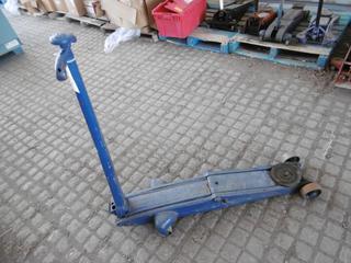 Walker 7 Ton Hydraulic Floor Jack.
