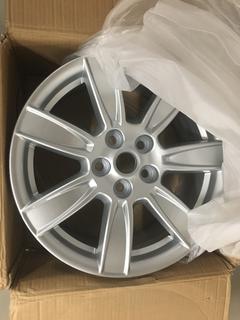 Silver Rim, Type X52121, Size 18x 8.0, Offset 42, CB 67.1, H-P C.D. 5x 120, #712188002FSI.