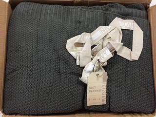 INIC + IVY Twin Knit Blanket, Grey.