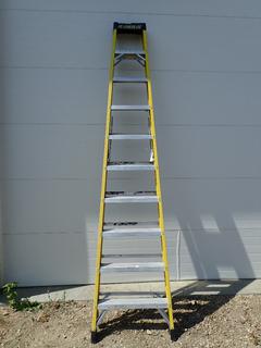 Featherlite FL-3010-10 10ft Fiberglass Step Ladder