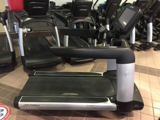 Life Fitness Club Series Treadmill c/w FlexDeck Shock Absorption System, Interactive Workouts &  Touchscreen Display, 20 Amp Plug S/N AST156220.