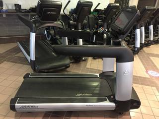 Life Fitness Club Series Treadmill c/w FlexDeck Shock Absorption System, Interactive Workouts &  Touchscreen Display, 20 Amp Plug S/N AST156874.