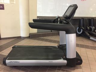 Life Fitness Club Series Treadmill c/w FlexDeck Shock Absorption System, Interactive Workouts &  Touchscreen Display, 20 Amp Plug S/N AST156867.