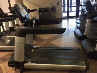 Life Fitness Club Series Treadmill c/w FlexDeck Shock Absorption System, Interactive Workouts &  Touchscreen Display, 20 Amp Plug S/N AST156222.