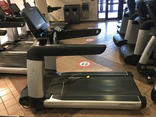 Life Fitness Club Series Treadmill c/w FlexDeck Shock Absorption System, Interactive Workouts &  Touchscreen Display, 20 Amp Plug S/N AST156872.