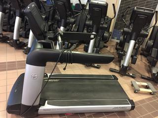 Life Fitness Club Series Treadmill c/w FlexDeck Shock Absorption System, Interactive Workouts &  Touchscreen Display, 20 Amp Plug S/N AST156873.