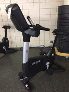 Life Fitness Model 95CS Life Cycle Inspire Upright Bike c/w KOPS Leg Position, Programmed Workouts & Touchscreen Display. S/N APU100790.
