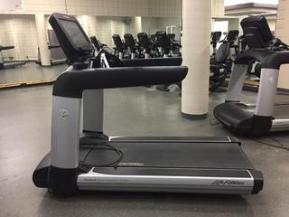 Life Fitness Club Series Treadmill c/w FlexDeck Shock Absorption System, Interactive Workouts &  Touchscreen Display, 20 Amp Plug.  S/N AST116622.