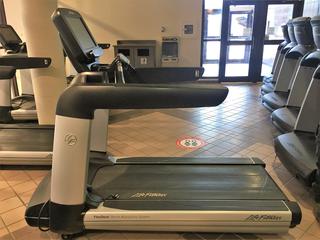 Life Fitness Club Series Treadmill c/w FlexDeck Shock Absorption System, Interactive Workouts &  Touchscreen Display, 20 Amp Plug S/N AST156871.