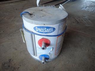 SpaceSaver Model SS06SEB 20L 1500W Hot Water Tank. SN S0701549907