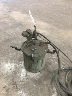 Paint Pressure Pot c/w hose and nozzle. 
