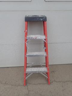 Sturdy 4ft Step Ladder