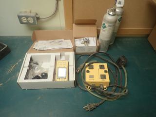 M40 Multi-Gas Monitor C/w Hose, Regulator And Compressed Gas Tanks (1 Empty, 1 Half Full)