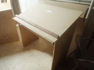 4ft X 33in X 37in Wood Work Bench