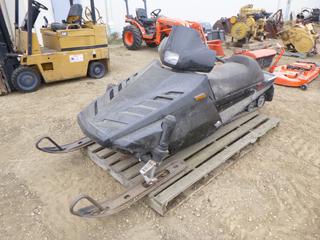 Yamaha EX570 ST Snowmobile, Showing 5,427 Kms, SN 89L-001660 *Note: Pull Rope Broken, Engine Seized* 