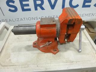 5 In. Bench Vise, Swivels and Rotates (F2)