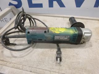 Makita 3/8 In. Right-Angle Drill, Model DA3010F (D-1)