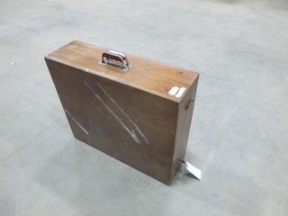 Display Table / Suitcase (L-1-3)