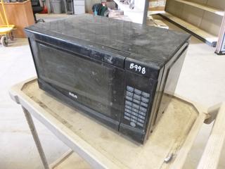 RCA Microwave, 700 Watts (B-1)