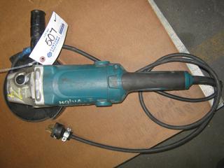 Makita Angle Grinder, Model GA7050, 120 V, 15 A, SN 0030615
