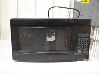 Everyday Essentials Microwave, Model E3605B