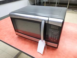 Danby Designer Microwave, Model DMW099BLSDD