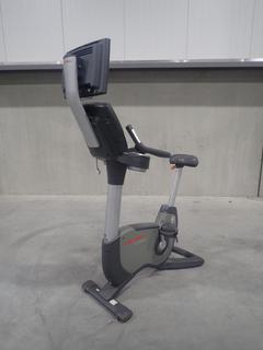Life Fitness 95C Lifecycle Upright Exercise Bike w/ HDTV 17in Monitor. SN ALX103723