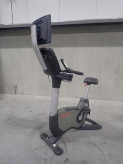 Life Fitness 95C Lifecycle Upright Exercise Bike w/ HDTV 17in Monitor. SN ALX103707