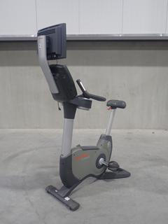 Life Fitness 95C Lifecycle Upright Exercise Bike w/ HDTV 17in Monitor. SN ALX103678