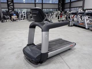 Life Fitness 95T 18.0Amp 120V Treadmill w/ 15in Display And 20A Plugin. SN TET114309