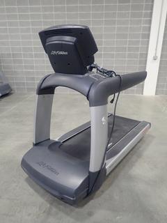 Life Fitness 95T 18Amp 120V Treadmill w/ Display Monitor. SN TET114643 *Note: This Item Is Located At 7103 68AVE NW- Location 2*