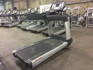 Life Fitness 95T Treadmill. S/N TET124008