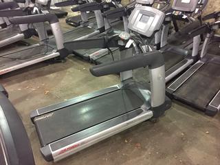 Life Fitness 95T Treadmill. S/N TET121546