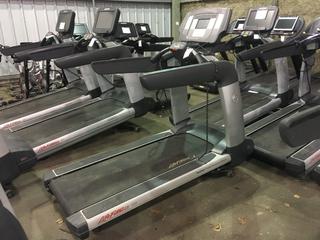 Life Fitness 95T Treadmill. S/N TET123994