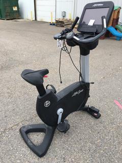 Life Fitness 95CS Life Cycle Upright Bike. S/N APU100781.