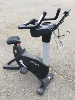 Life Fitness 95CS Life Cycle Upright Bike, No Console. S/N APU100778.