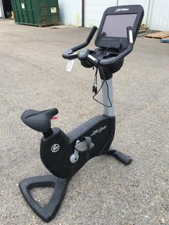 Life Fitness 95CS Life Cycle Upright Bike. S/N APU111478.