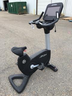 Life Fitness 95CS Life Cycle Upright Bike. S/N APU100799.