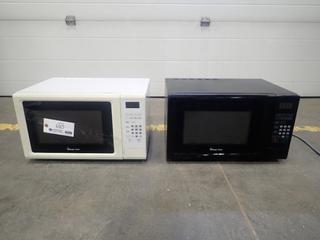 Magic Chef MCM1110WF 1000W 120V Microwave C/w Magic Chef MCM1110WF 1000W 120V Microwave *Note: This Item Is Located At 7103 68AVE NW- Location 2*