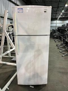 Maytag Performa MTB1854VRWOO Refrigerator, *Damaged & Missing Crisper Drawer*.