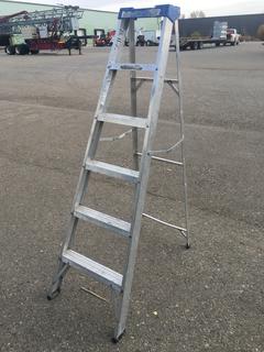 7' Aluminum Step Ladder, 225lb Capacity.