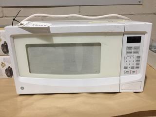 GE 1100 Watt White Microwave, Model # JES1145WTC R.1.