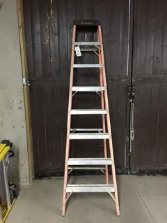 Featherlite 8' Step Ladder, Fiberglass Frame, Aluminum Rungs.