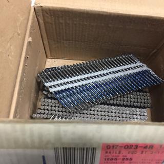 Quantity of 3 1/4" Collated Plastic Strip Nails.