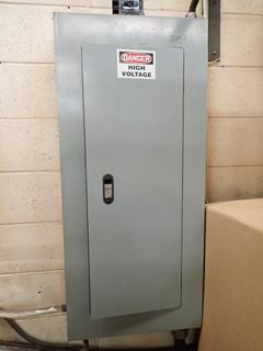 Federal Pacific Disconnect Switch, Includes Siemens 600 V Panel, Breakers Included, 250 A Max., 3-Phase, *Note: Will Require Disconnect After Auction*