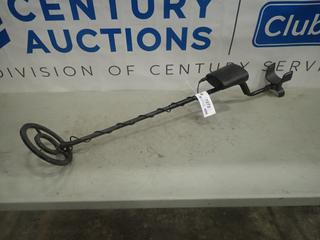 Bounty Hunter Metal Detector, Model Tracker IV (G-1)