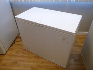 Frigidaire Chest Freezer, Model FFFC09M1QWA, SN WB52949858, 43 In. x 26 In. x 36 In. *Located Offsite at 5013 48 St, Stony Plain, For Viewing and More Information Contact Al at 587-982-5353, Must Have Paid In Full Invoice For Removal, No Payments Accepted On Site* **Buyer Responsible For Loadout**