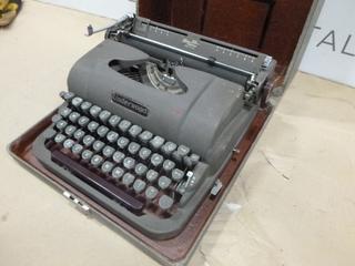 Vintage Underwood Typewriter (E-1)