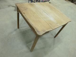 Vintage Table, 20 In. x 36 In. x 30 In., Pulls Out to 36 In. x 40 In. (Y-2-2)