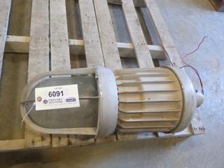 Crouse-Hinds Large Outdoor Light